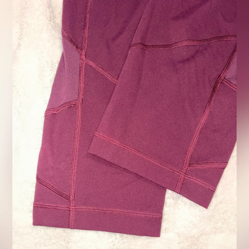 Lululemon Pace Rival Crop • 22